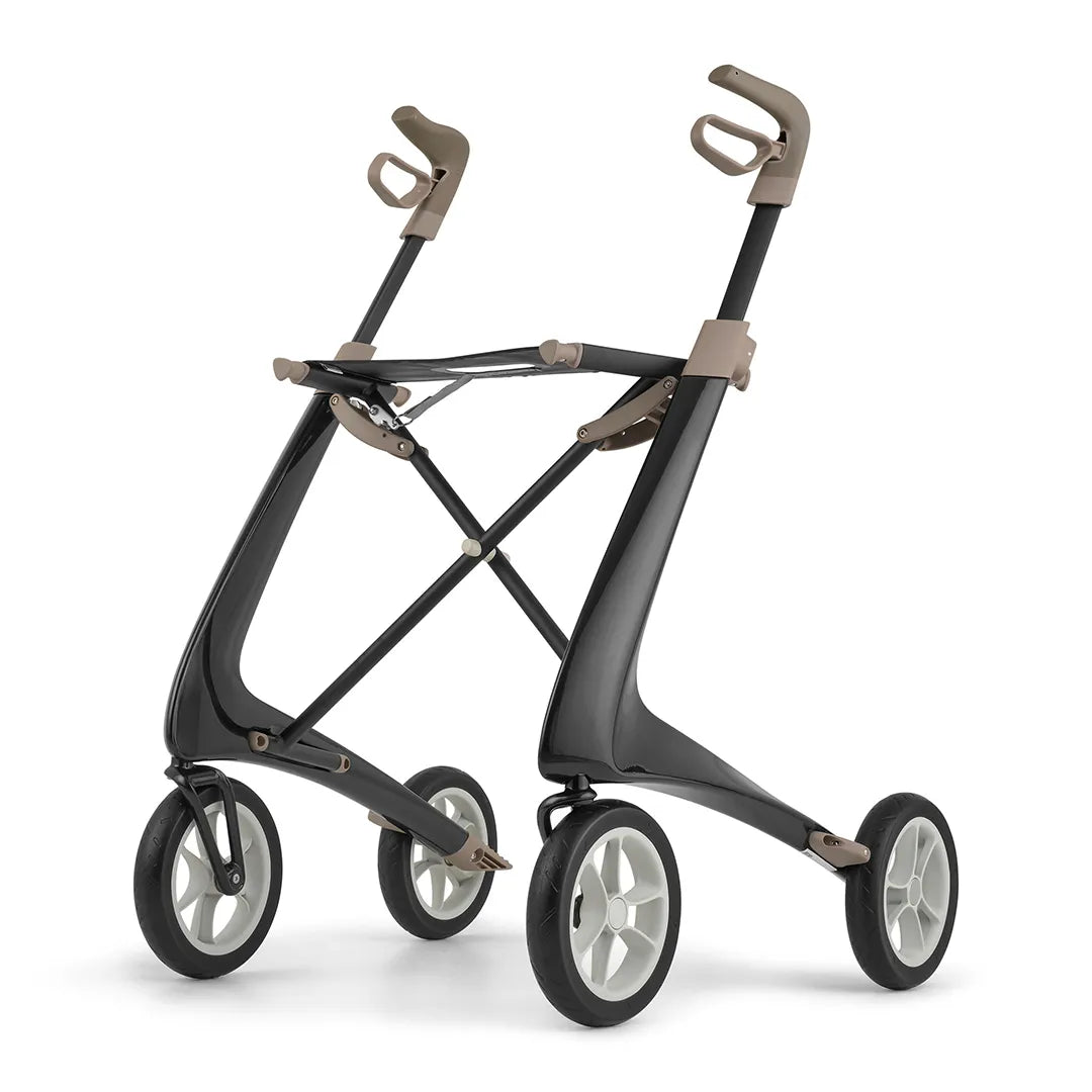 Andador Carbon Ultralight plegable para facilidad de transporte debido a su bajo peso de 4,8 kg.