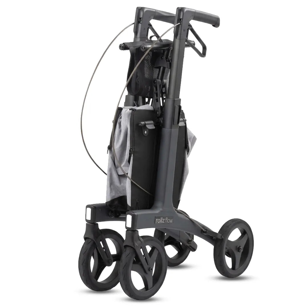 Vista plegada del Rollator con asiento disponible en dos anchuras según la talla para un descanso personalizado de Dortomedical