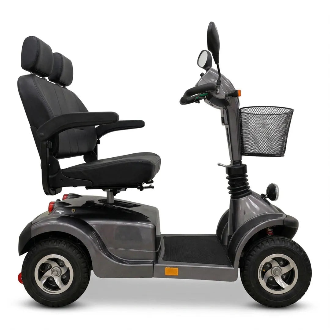 Vista lateral del scooter eléctrico de 2 plazas con asiento regulable en altura para una postura ergonómica dortomedical