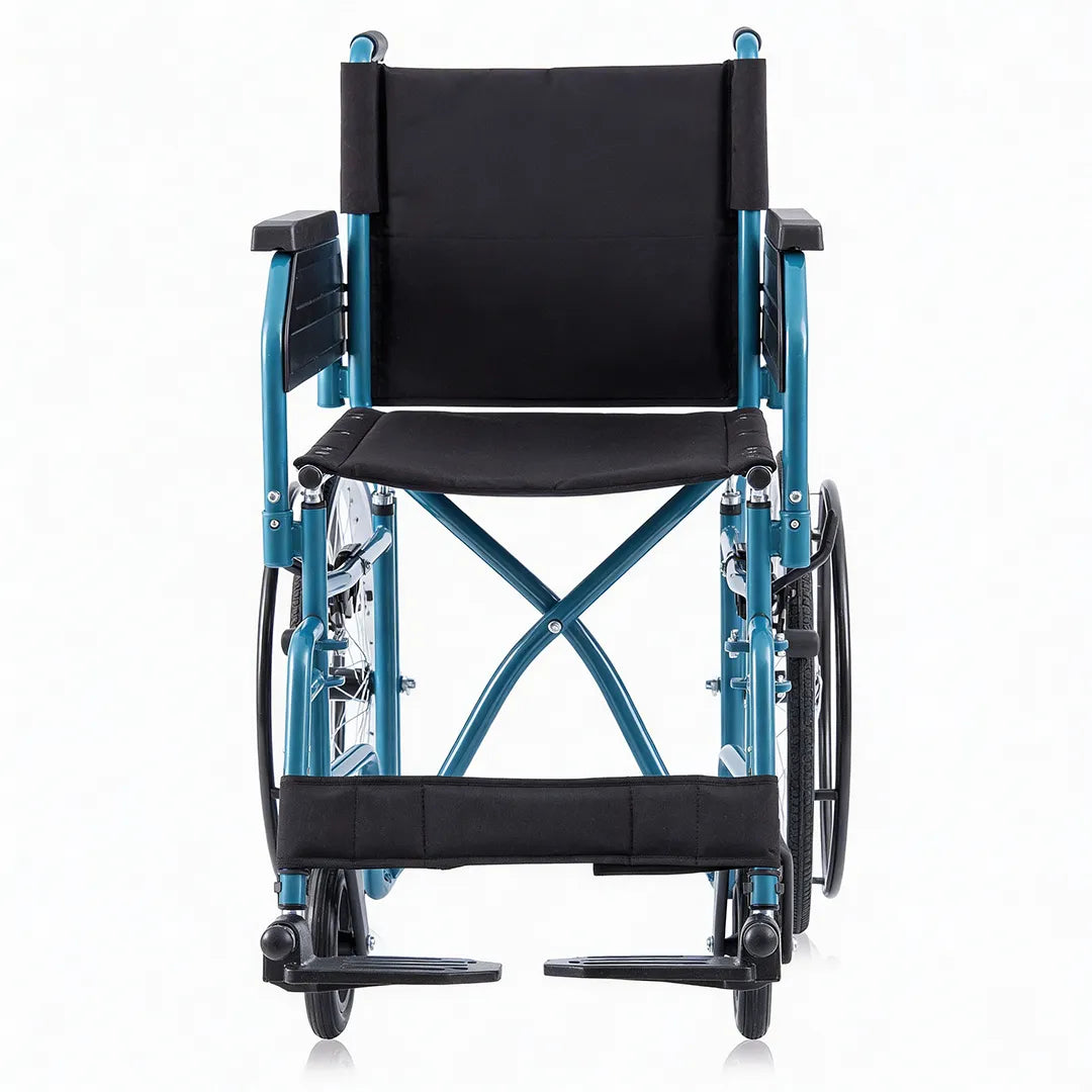 Vista frontal de la Silla de ruedas con revestimiento de nylon acolchado testado bajo normativas de seguridad de Dortomedical.