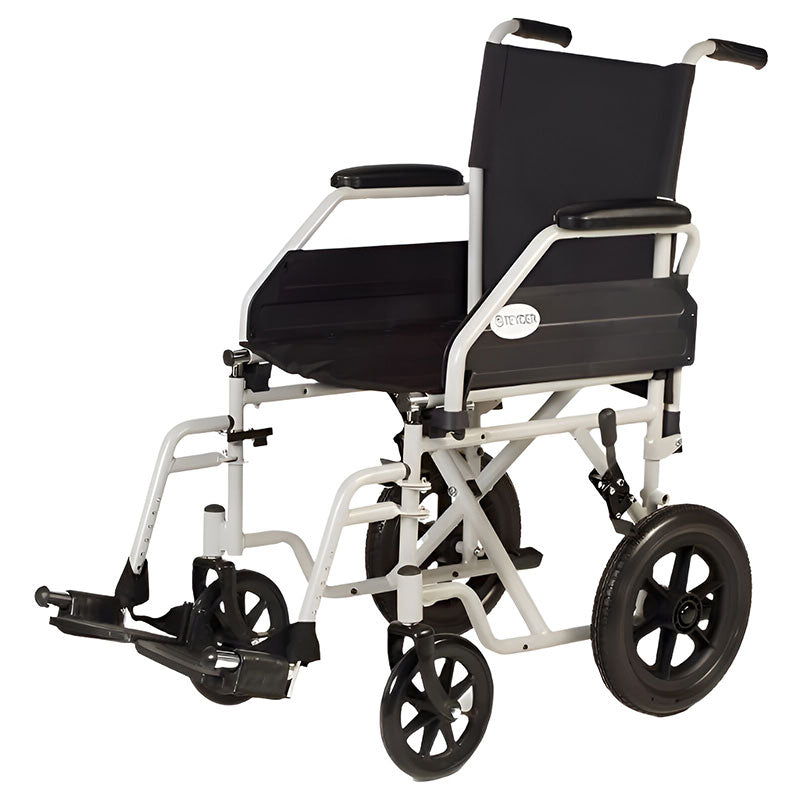 Silla de ruedas de traslado plegable fabricada en acero resistente con ruedas traseras pequeñas, reposabrazos y reposapiés abatibles para fácil acceso dortomedical