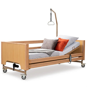 Cama articulada con elevación que incluye trapecio, barandillas, cabecero y piecero Antares dortomedical