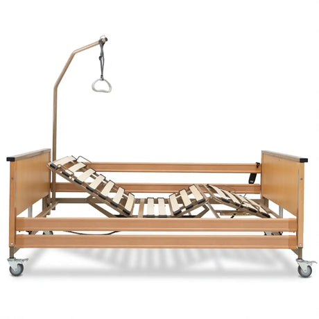 Cama asistencial con somier amplio de 200 por 90 cm que ofrece el maximo confort y espacio al usuario dortomedical