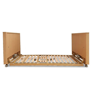 Vista lateral de la cama geriátrica baja con lecho articulado de varias posiciones para una mayor comodidad diaria del paciente dortomedical