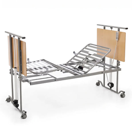 Cama hospitalaria ultrabaja COTA 0 con sistema electrónico antiatrapamiento para mayor seguridad durante el descanso dortomedical