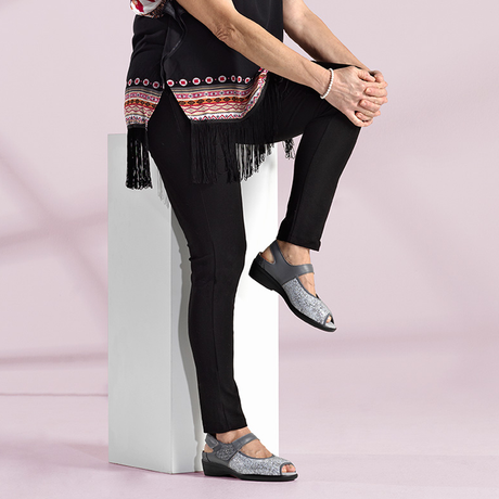 Sapatos abertos femininos Calzamedi