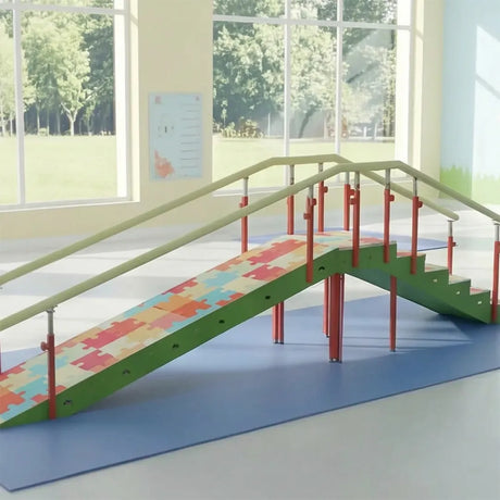Vista frontal de escalera infantil con peldaños de 10 cm de altura y pisada de 22 cm para pasos controlados dortomedical