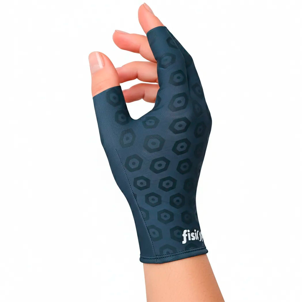 Plano cercano de los guantes para artrosis que quitan el dolor y la inflamación articular dortomedical