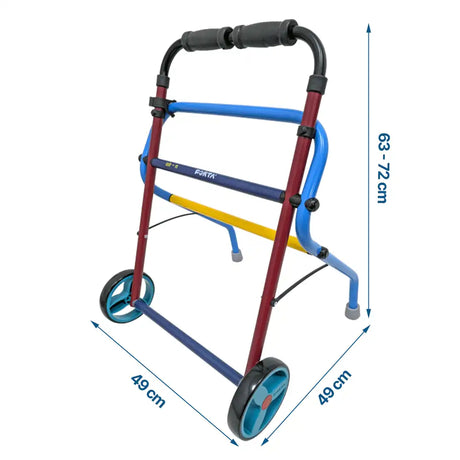 Esquema técnico con las dimensiones del andador infantil; muestra la altura del puño regulable en arco desde 63 cm hasta 72 cm para adaptarse al crecimiento del niño dortomedical