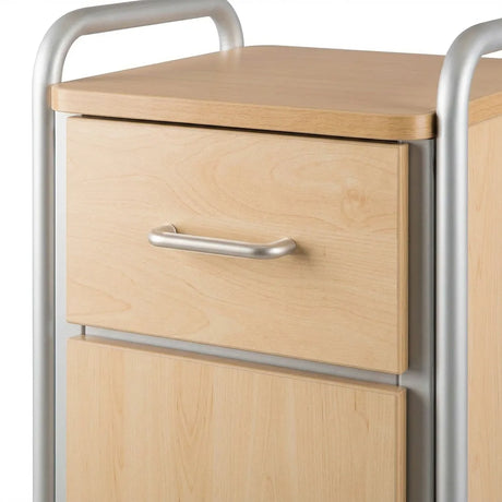 Mesa auxiliar equipada con cajón y taquilla con puerta para facilitar el almacenamiento de objetos dortomedical