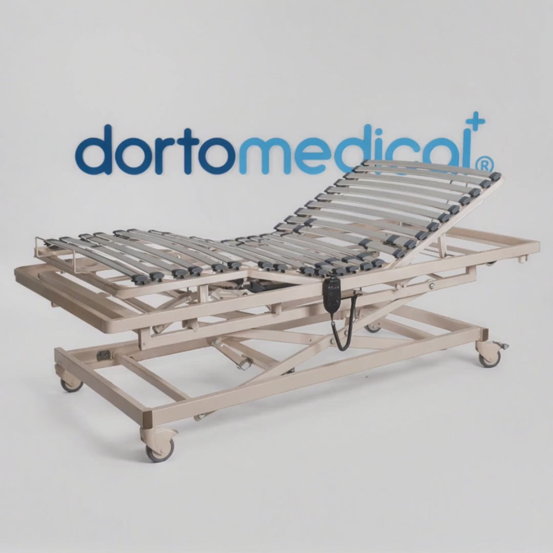 Vista realista de la cama articulada geras con carro elevador dortomedical