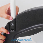 Montaje del elevador blanco para WC ergonómico, seguro y estable dortomedical
