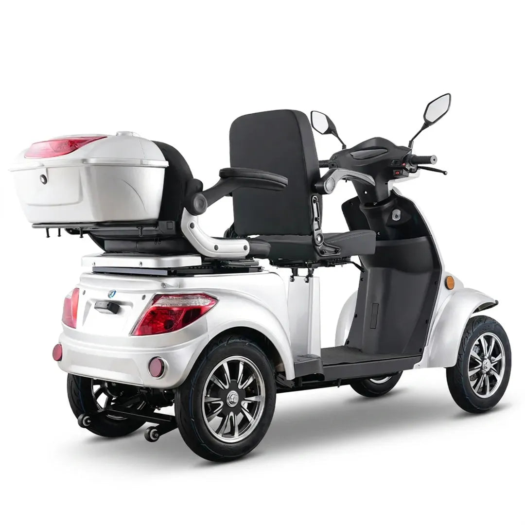 Scooter eléctrico para dos personas con baúl trasero que ofrece un amplio almacenamiento dortomedical
