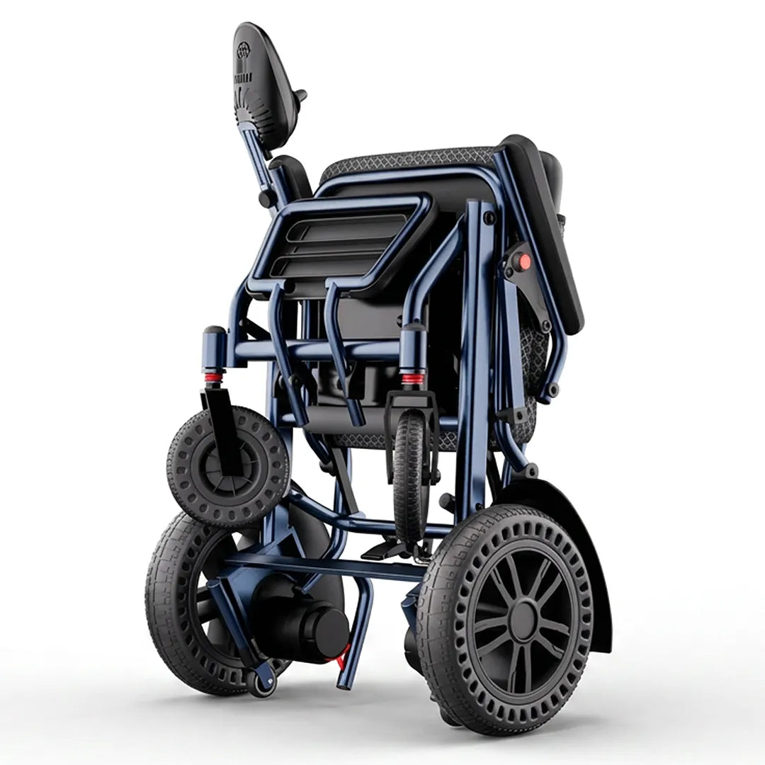 Vista plegada de la silla de ruedas eléctrica ligera con joystick 360 grados para maniobrabilidad precisa en espacios estrechos dortomedical