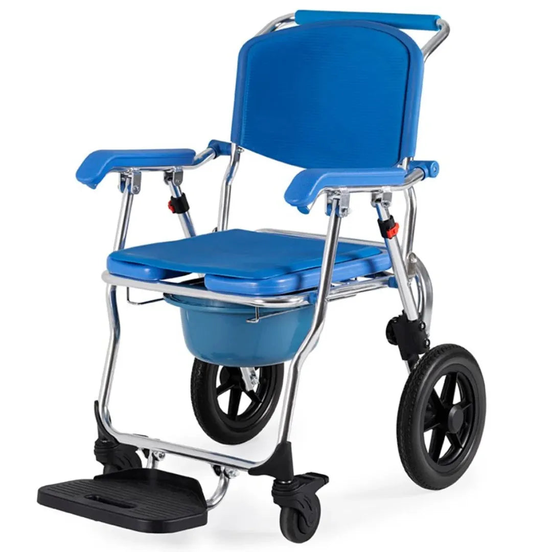 Silla de ducha e inodoro 2 en 1 fabricada en aluminio resistente al agua, vista en ángulo frontal dortomedical