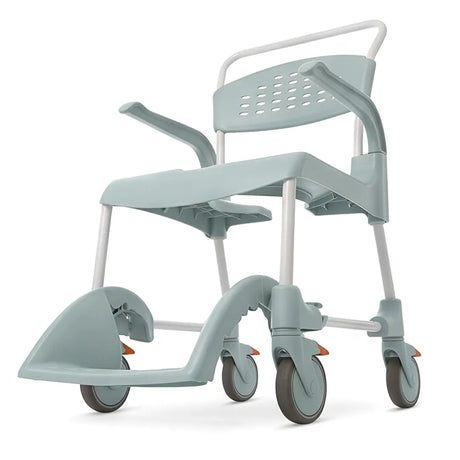 Silla de ducha y WC Etac CLEAN con ruedas para facilitar la movilidad dortomedical