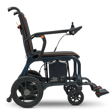 Vista lateral derecha de la silla destacando la batería de litio extraíble con puerto USB, capaz de ofrecer hasta 15 km de autonomía dortomedical
