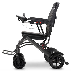 Vista lateral de la silla eléctrica ultraligera con chasis de aluminio resistente para una mayor durabilidad dortomedical