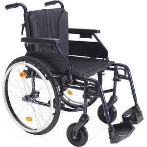 Detalle del eje trasero Quick Release de la silla de aluminio; permite extraer las ruedas de 24" pulsando un botón para facilitar el transporte dortomedical