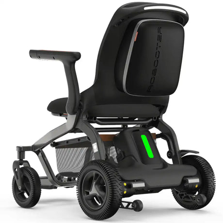 Perspectiva trasera de la silla de ruedas con conectividad Bluetooth para control remoto mediante App móvil y bolsillo trasero integrado dorotmedical
