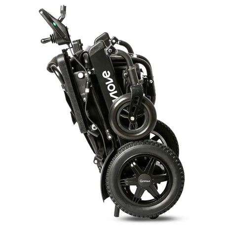 Vista plegada de la silla de ruedas G-Move A2 con control remoto para mover la silla sin esfuerzo dortomedical