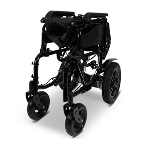 Vista plegada de la silla de ruedas eléctrica X-9 con reposapiés elevables para mejorar el descanso durante los trayectos dortomedical