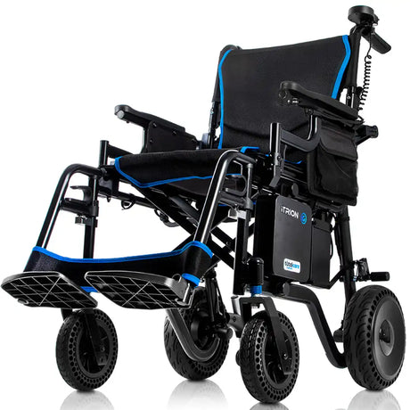 Silla de ruedas de aluminio con motores integrados en las ruedas traseras; diseño ligero que facilita el empuje sin necesidad de kits externos pesados dortomedical