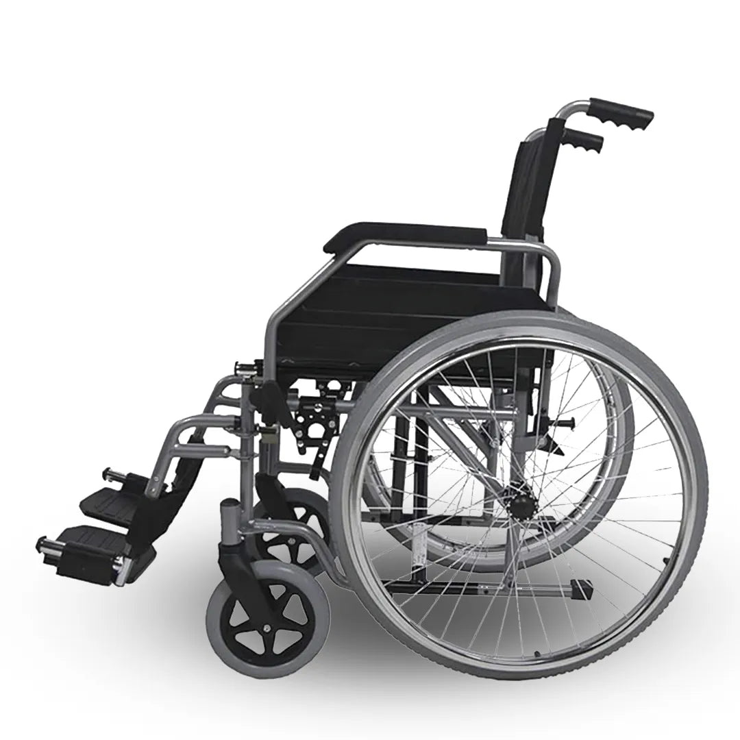 Vista lateral izquierdo de la Silla de ruedas premium con asiento y respaldo acolchados en tejido lavable para higiene de Dortomedical.