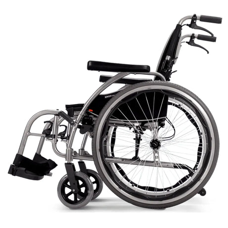 Silla de ruedas segura con sistema antivuelco patentado para superar bordillos con estabilidad dortomedical