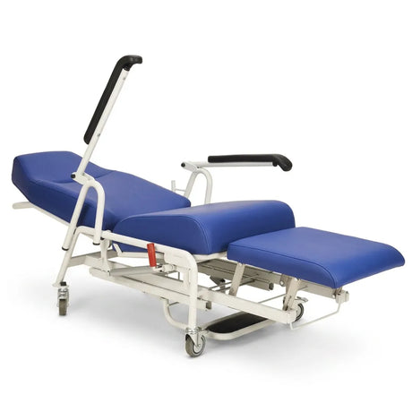 Sillón geriátrico de descanso y tratamiento para mejorar el bienestar de pacientes en el cuidado a domicilio dortomedical