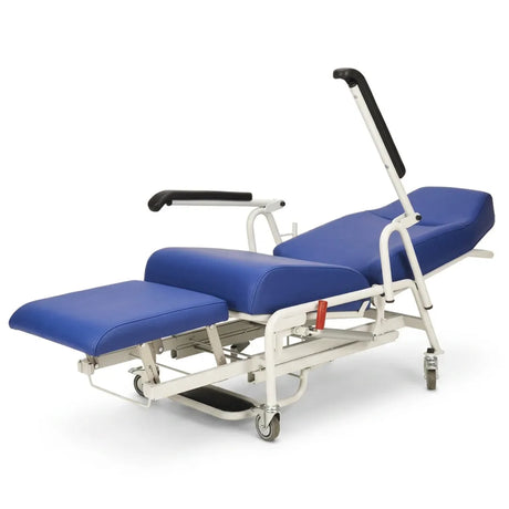Sillón hospitalario robusto con estructura resistente para el uso diario en el cuidado a domicilio y hospitales dortomedical