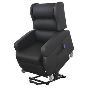 Sillón con función levantapersonas activada; los 2 motores permiten una elevación suave y segura para facilitar que el usuario se ponga en pie sin esfuerzo dortomedical