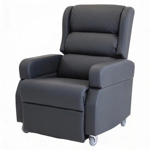 Sillón asistencial con tapicería de PVC hidrófugo en ángulo 3/4, combinando diseño moderno con resistencia para un uso intensivo dortomedical